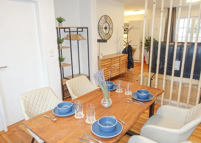 Luxomes: Design Apartment - Near Airport